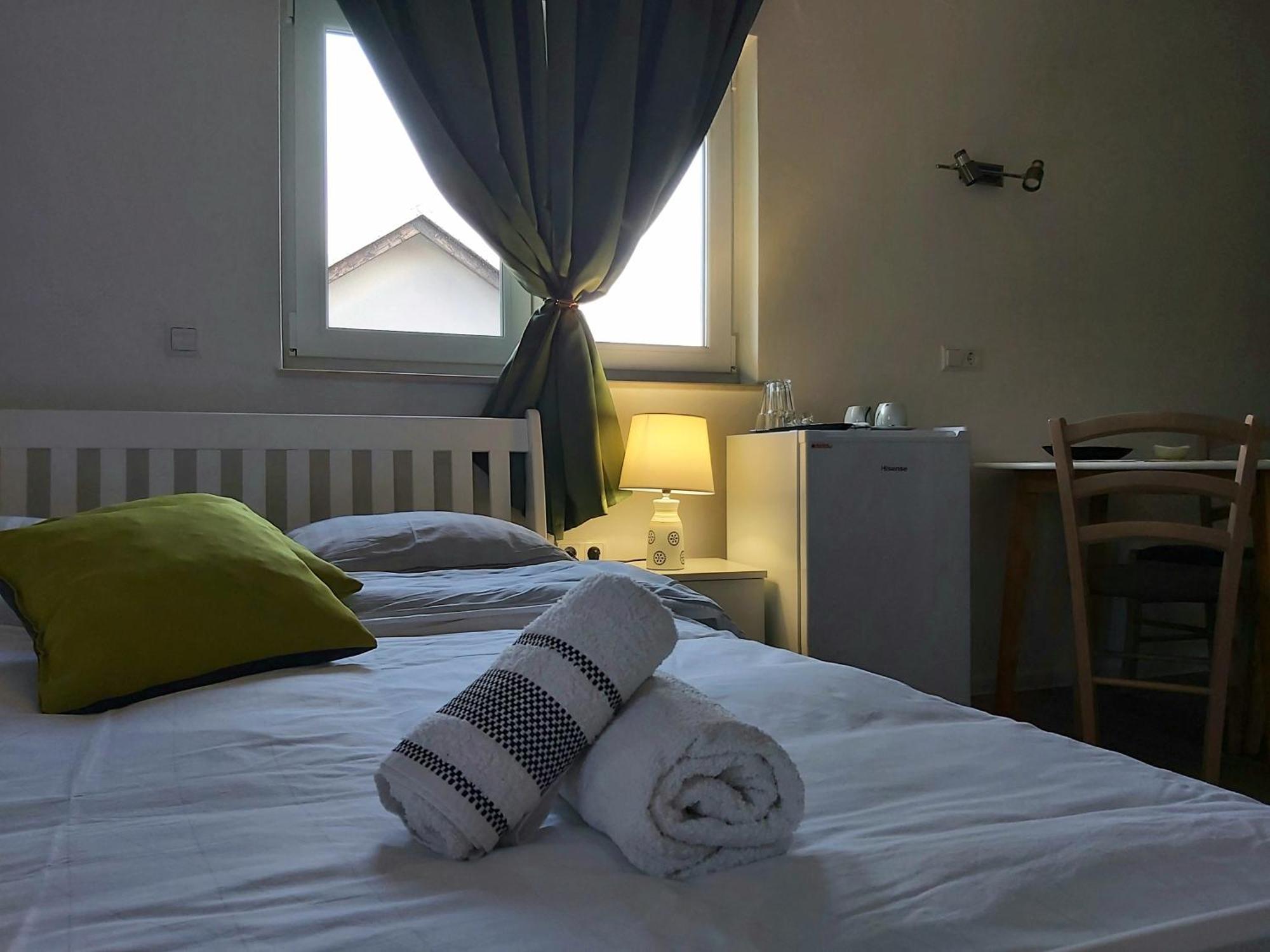 Katarica Hotel Korenica Szoba fotó